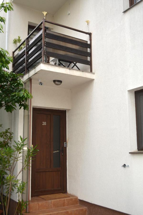 Villa 38 Silviu Apartment Bukarest Kültér fotó